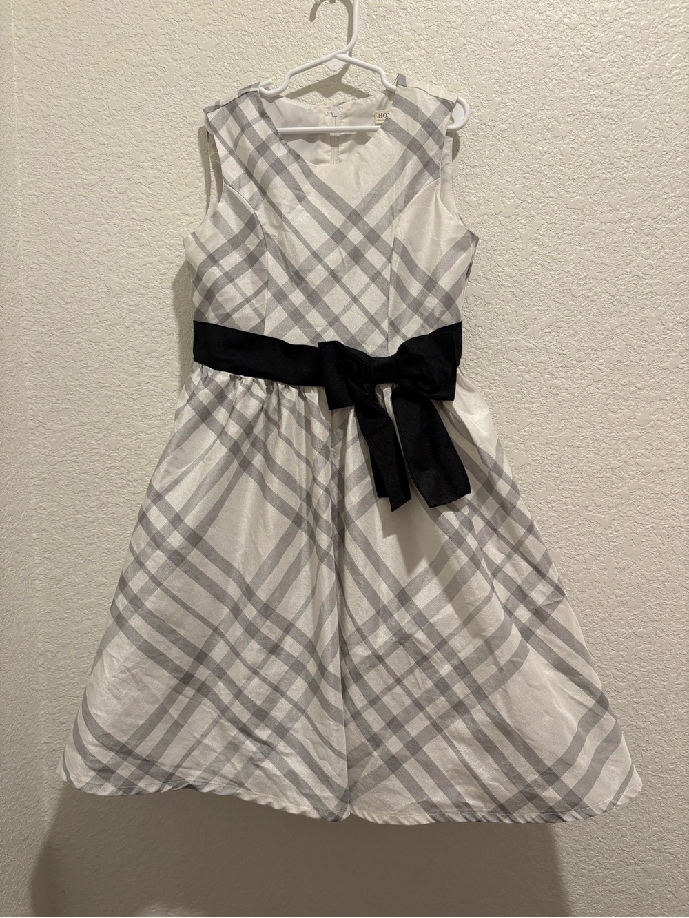 Girls Sleeveless White Plaid Formal Dress with Black Bow